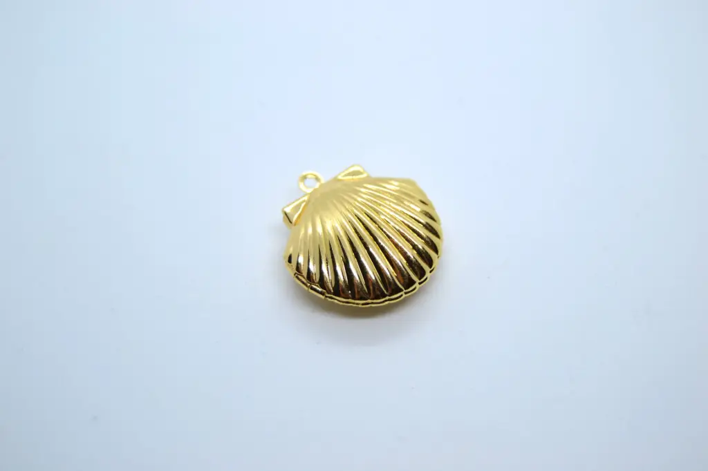 Shell locket charm-photo frame-Gold plated