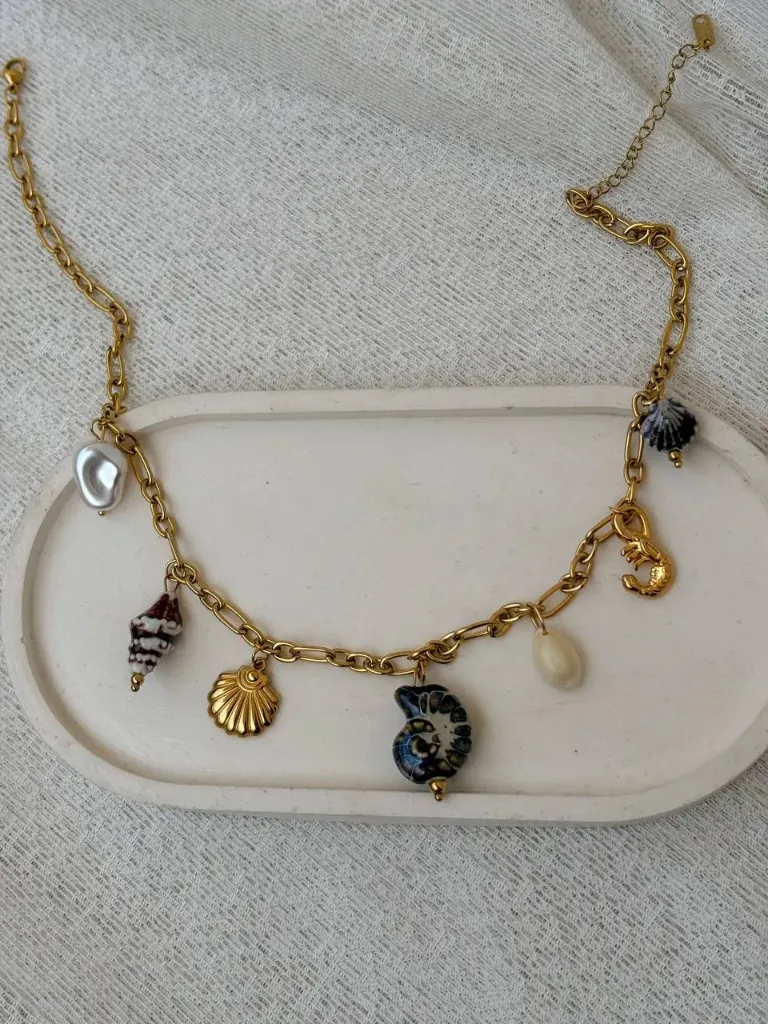 Seashells necklace
