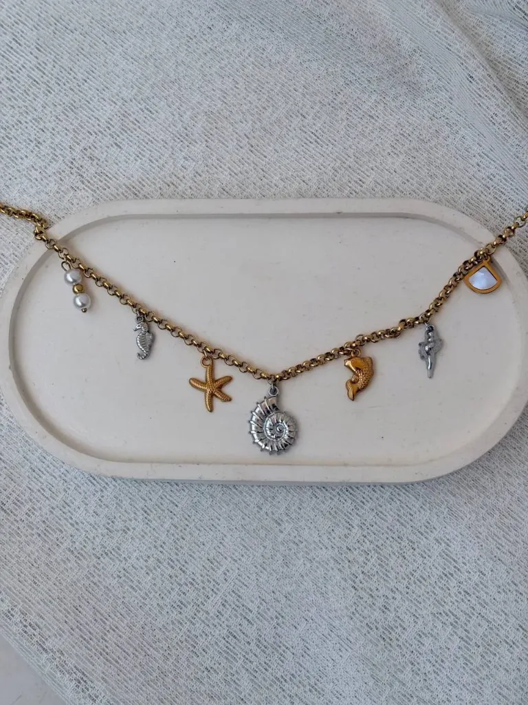 Mix of gold and silver necklace