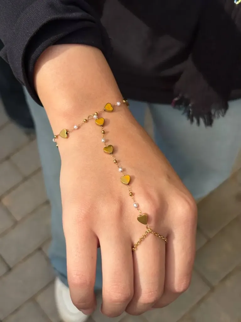 Heart hand chain