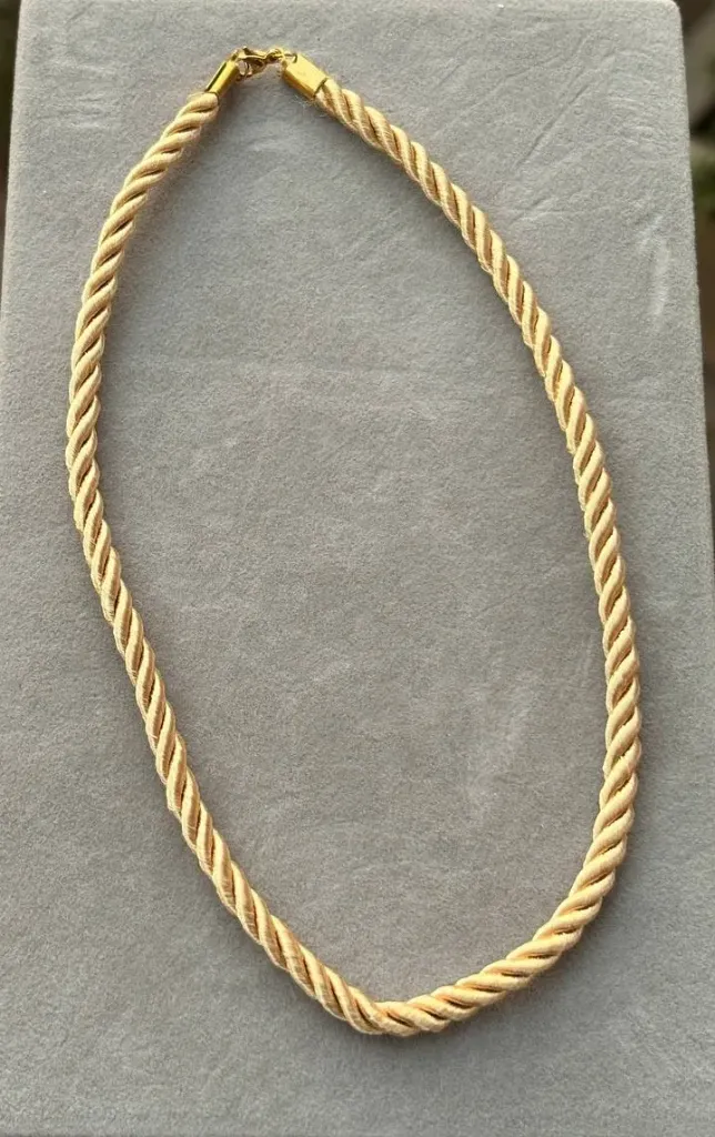 Beige rope necklace