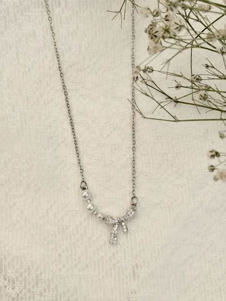 Bow silver necklace