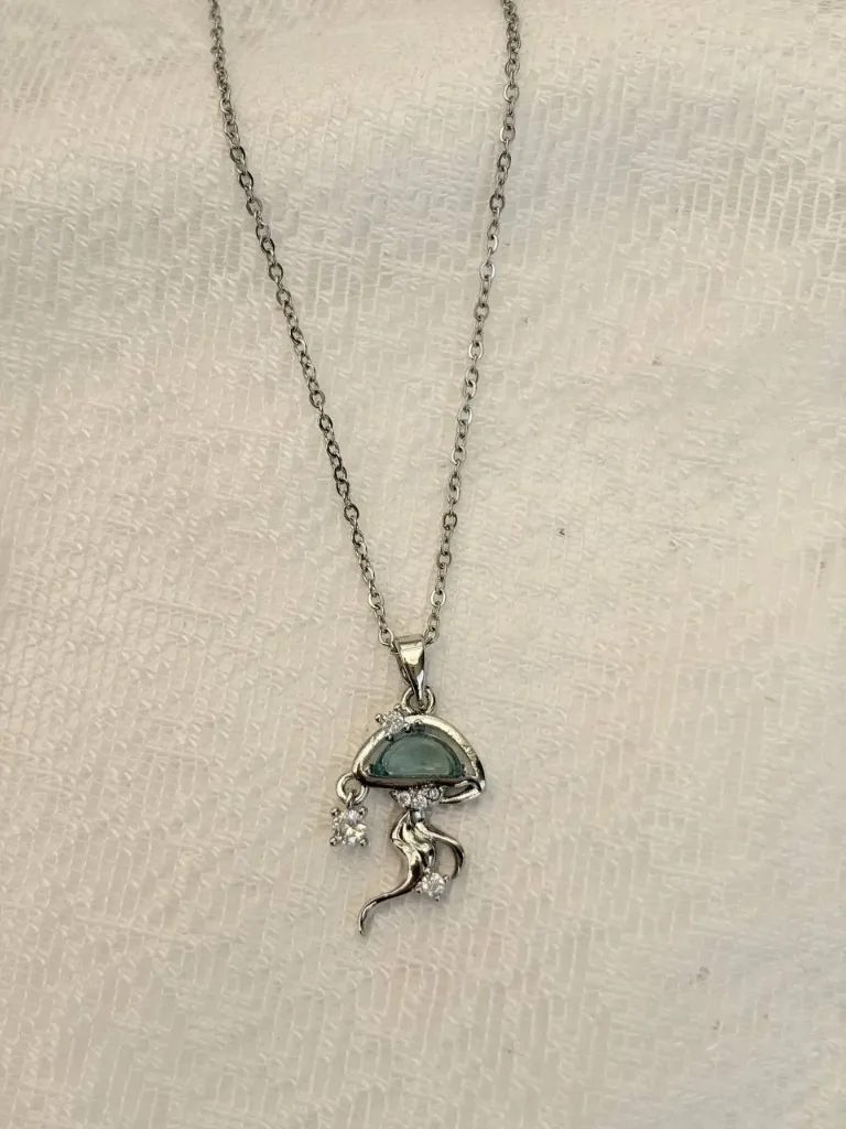 Gelly fish silver necklace