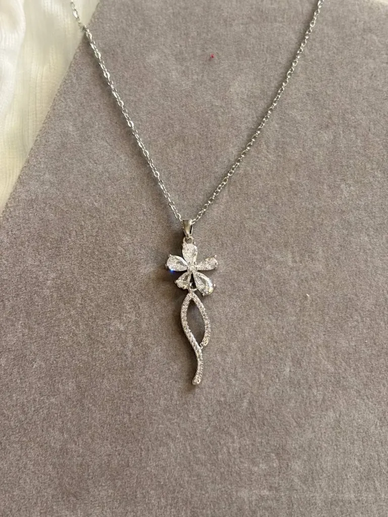 Flower silver necklace