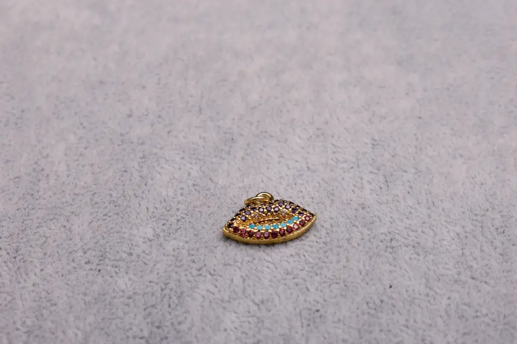 Lip charm-Gold plated