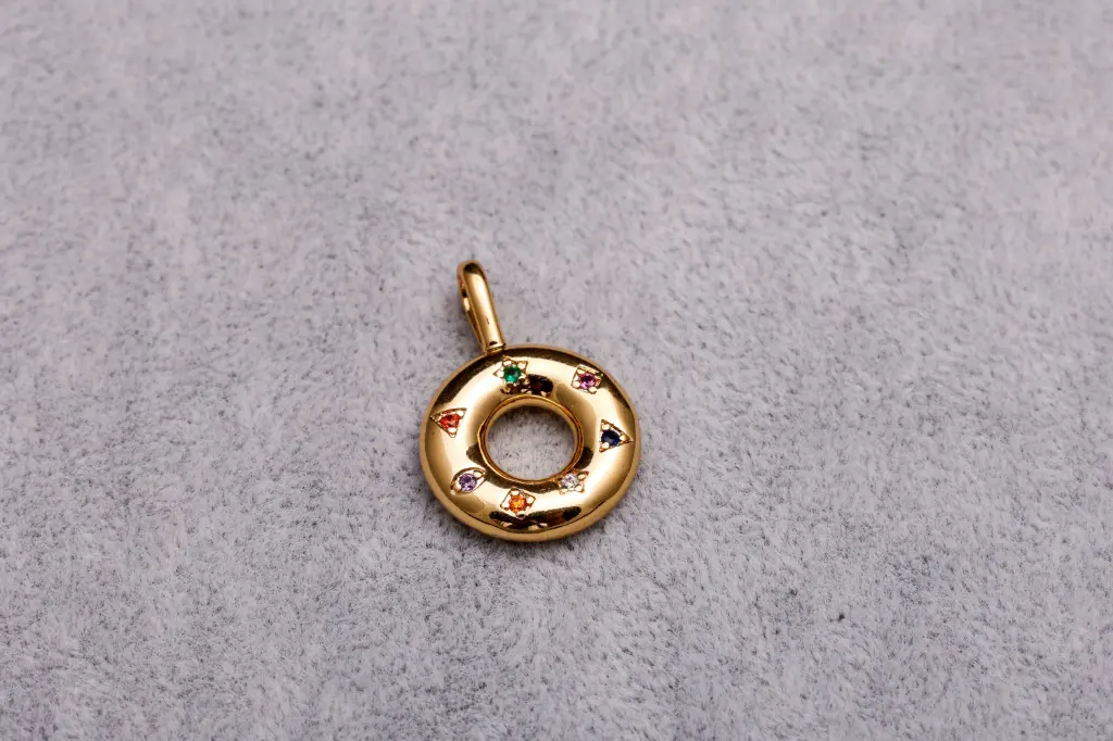 Dount charm-Gold plated