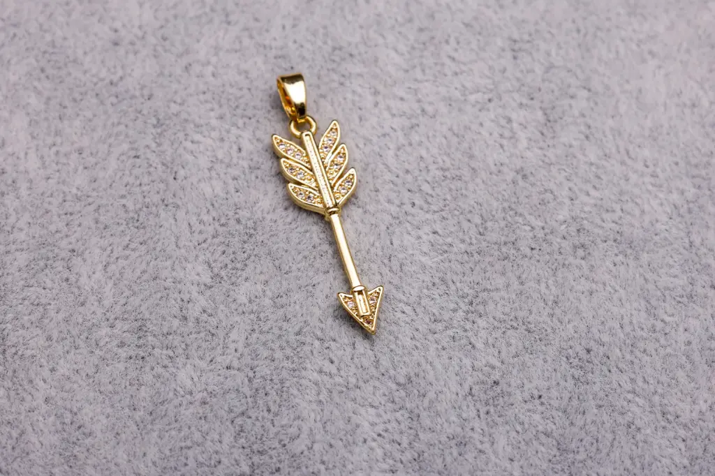 Arrow charm-Gold plated