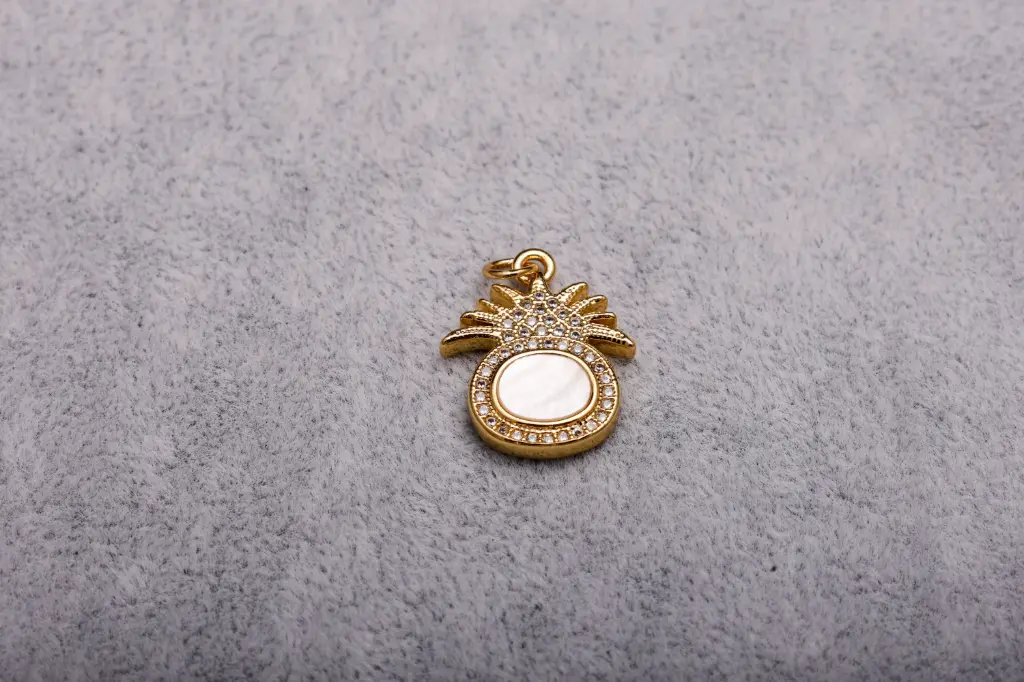 White pineapple-Gold plated